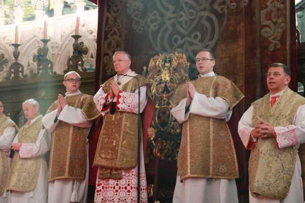 arcybiskup jędraszewski na wawelu